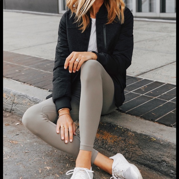 LULULEMON Mystery Box 📦🚀⁉️❓‼️❓Fall Edition 🍂🍁✨ - Picture 9 of 16